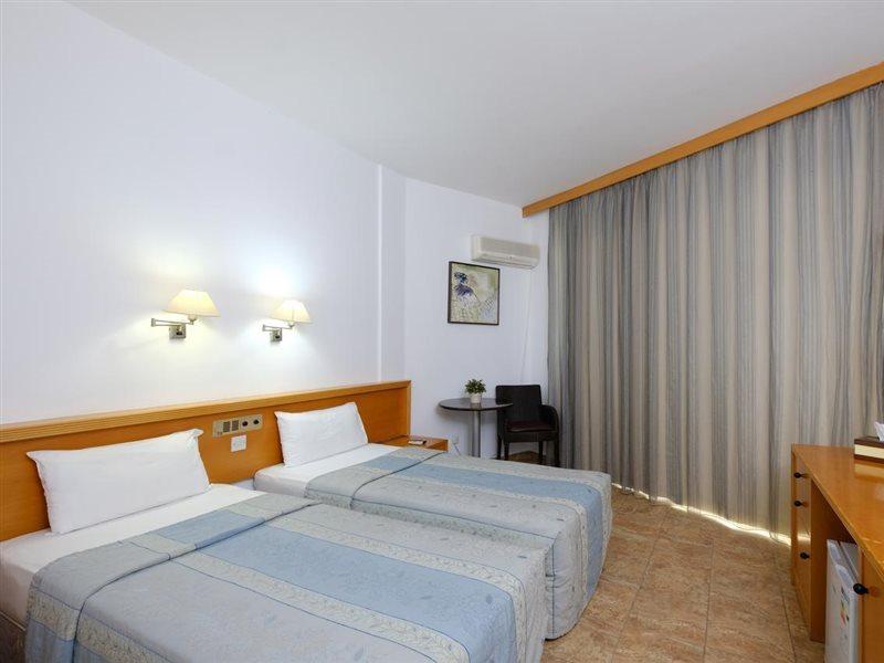 Flamingo Beach Hotel Larnaca Exterior photo