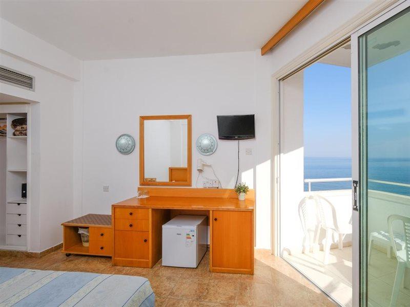 Flamingo Beach Hotel Larnaca Exterior photo