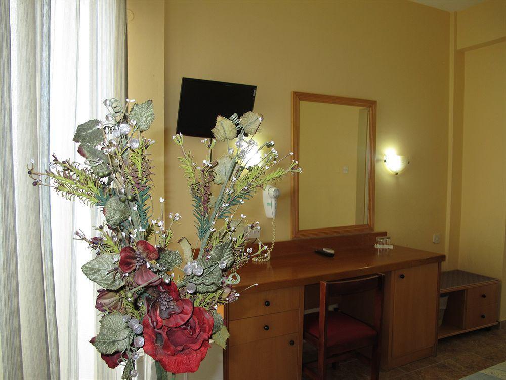 Flamingo Beach Hotel Larnaca Exterior photo