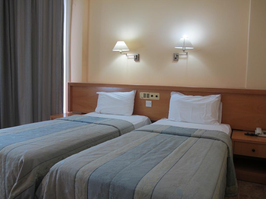 Flamingo Beach Hotel Larnaca Exterior photo