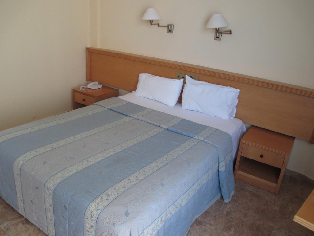 Flamingo Beach Hotel Larnaca Exterior photo