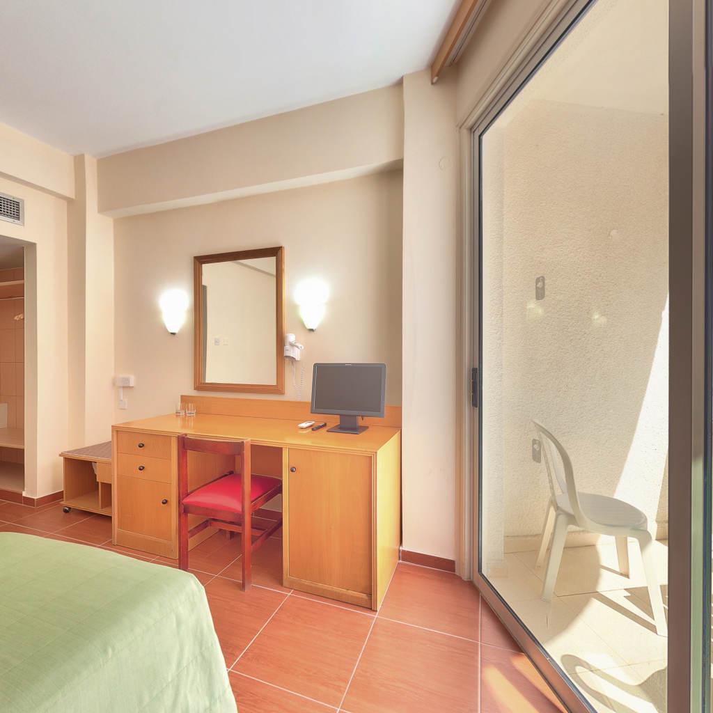 Flamingo Beach Hotel Larnaca Exterior photo