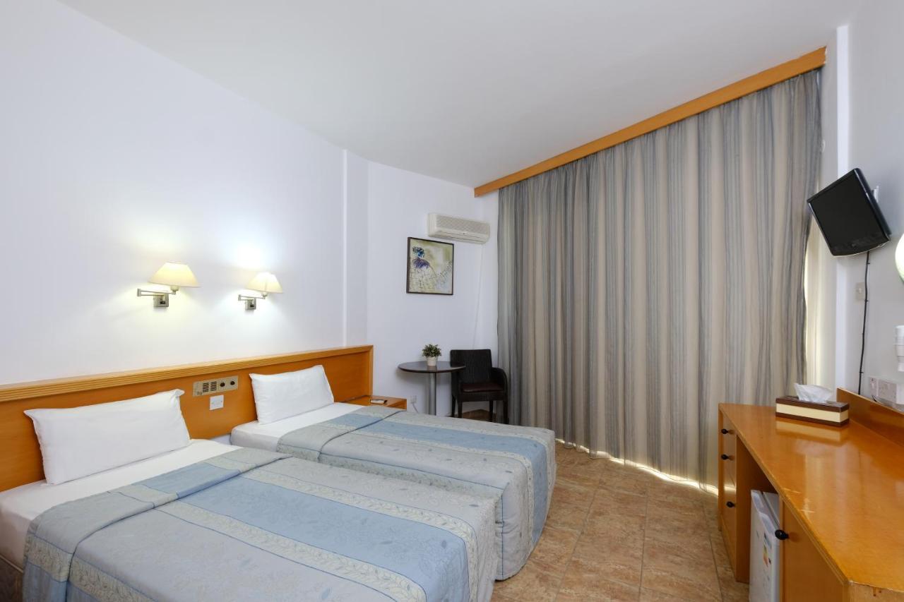 Flamingo Beach Hotel Larnaca Exterior photo